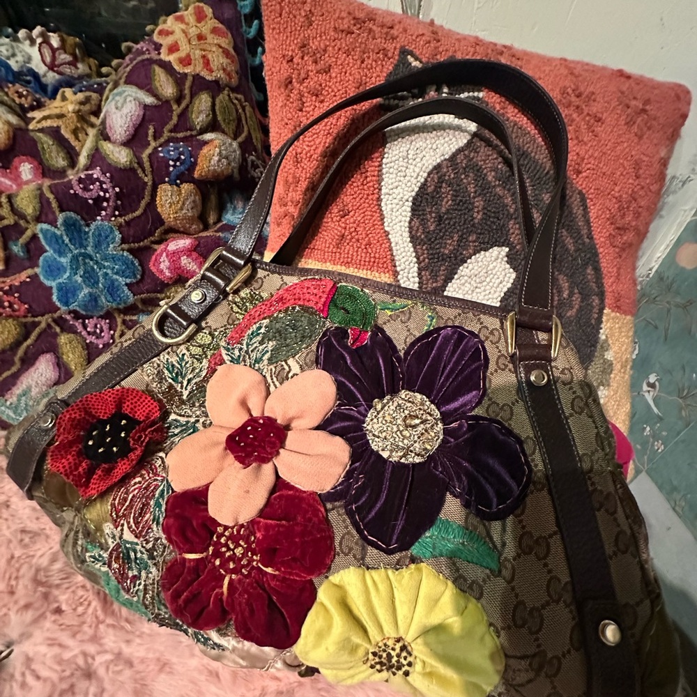 Authentic Gucci GG Canvas Floral Appliqué Tote – One of a Kind Upcycled Art Bag - Picture 3 of 16